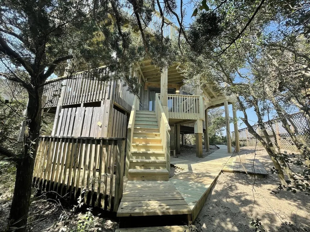 Dune Rose 3 Bedroom Cottage by RedAwning