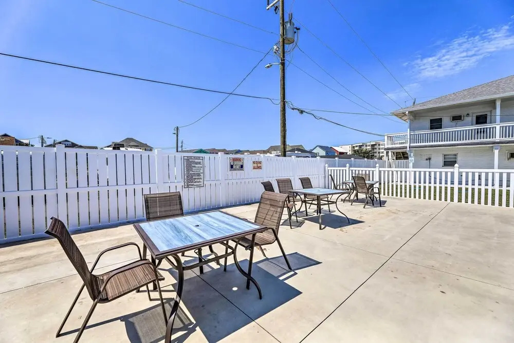 Walk to Shore: Atlantic Beach Condo w/ Pool Access