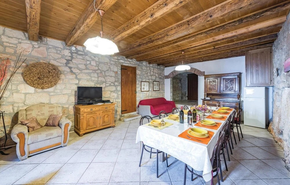 Beautiful Home in Markovac With Wifi and 5 Bedrooms