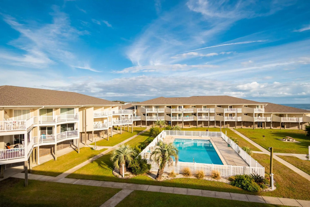 Southern Shores Oak Island Oceanfront with Pool Villa