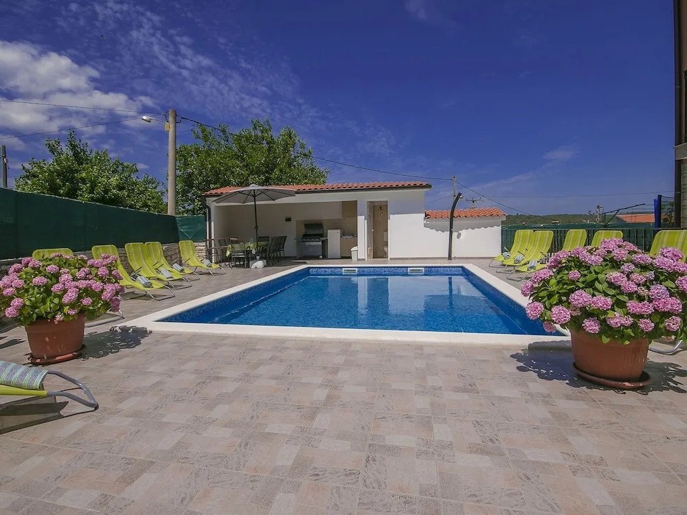 Spacious Villa for 12 Persons With Private Pool Near Rovinj and the Beach