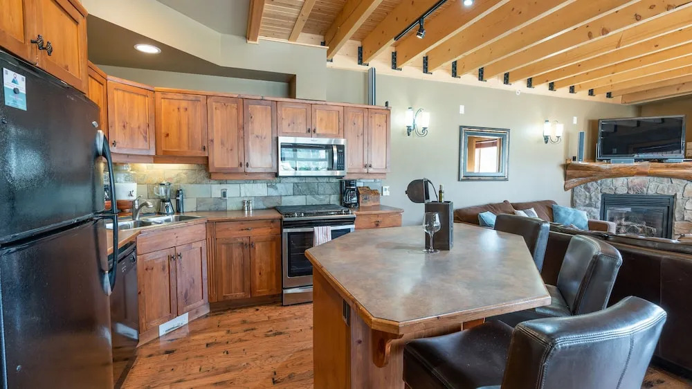 Forest Lane Hideaway - Luxurious Family Friendly Home with Private Hot Tub