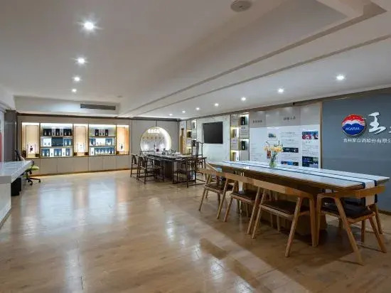 Fengnian Hotel Shenzhen Pingshan High-speed Railway Station (Baolong Subway Station Branch)