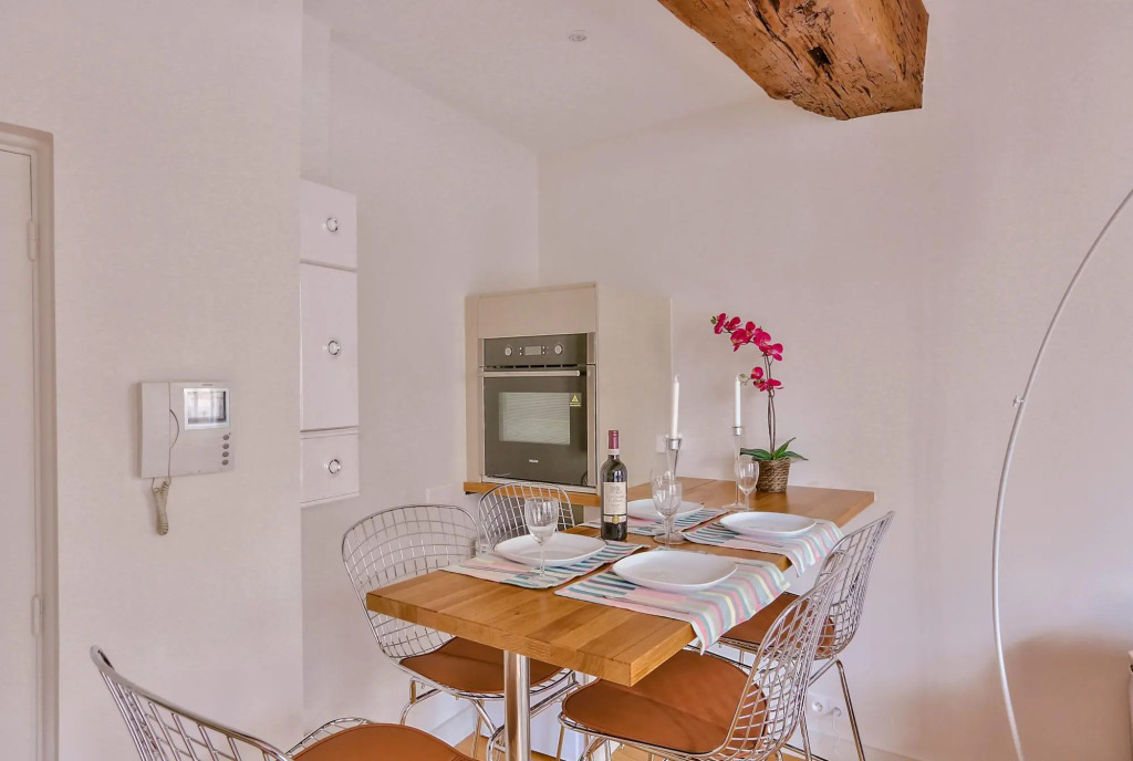 B 364 - Deluxe apartment in the heart of  Notre Dame