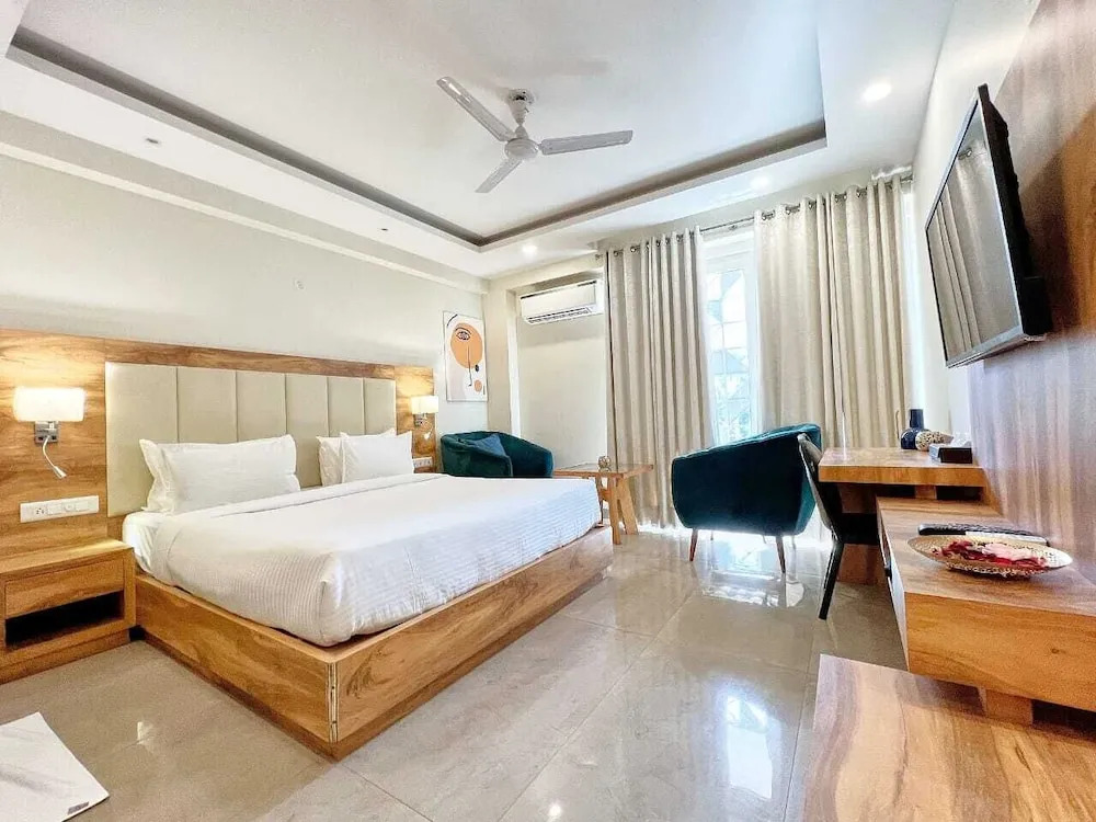 Golf View Suites