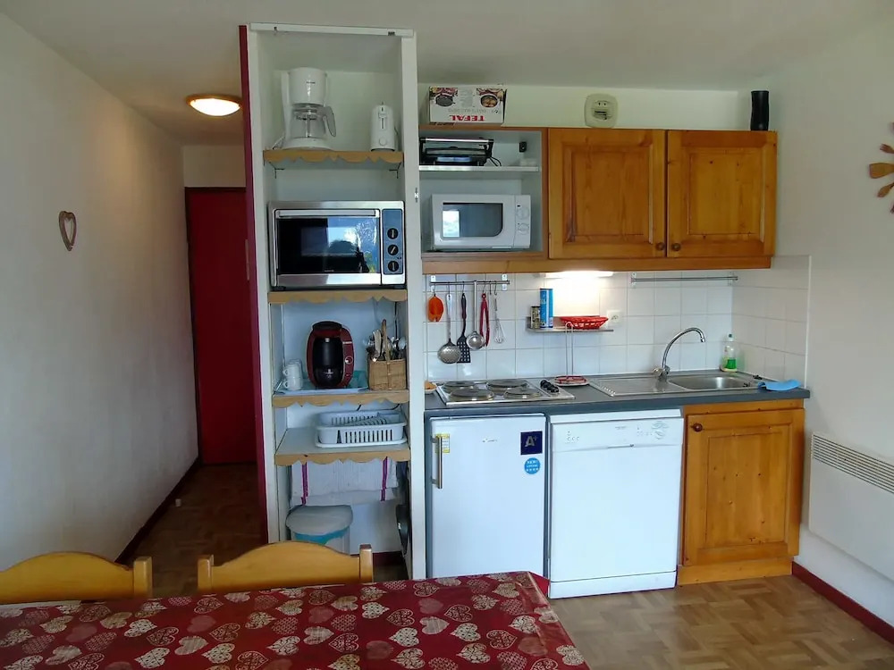 Lou Services Apartment CB50 LSI 001