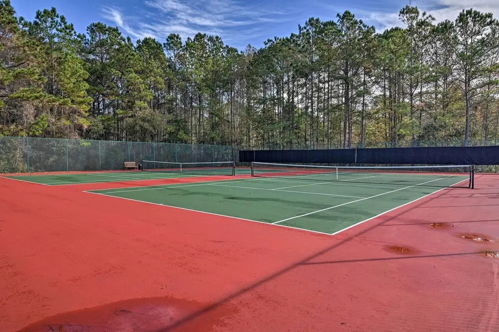 Pawleys Island Condo w/ Screened Porch + Golfing!