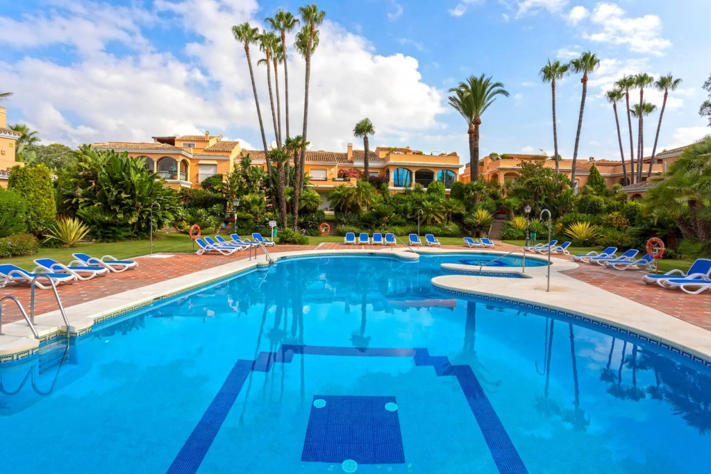 Spectacular apartment with direct access to the beach. Venalmar T
