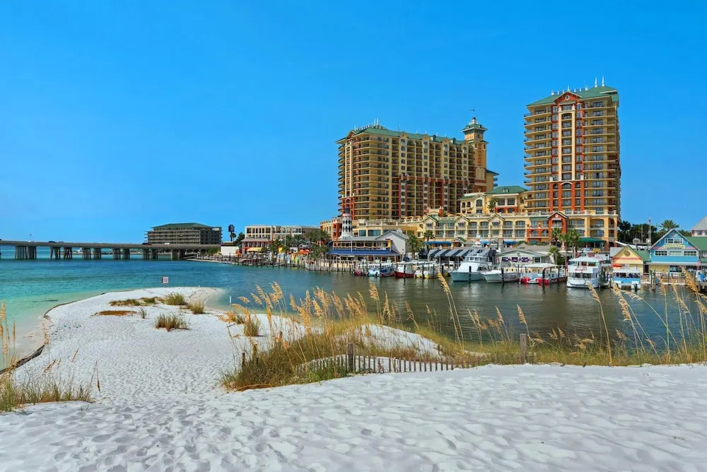 Emerald Grande W222- Rexford's Beach Retreat