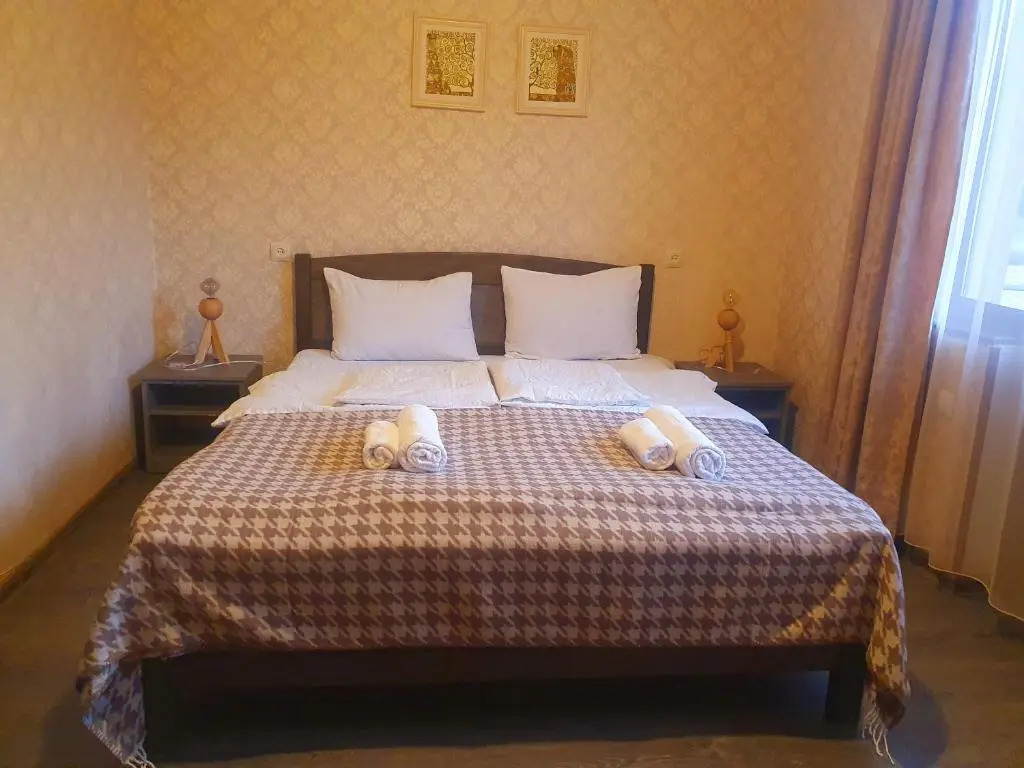Nikolo Inn