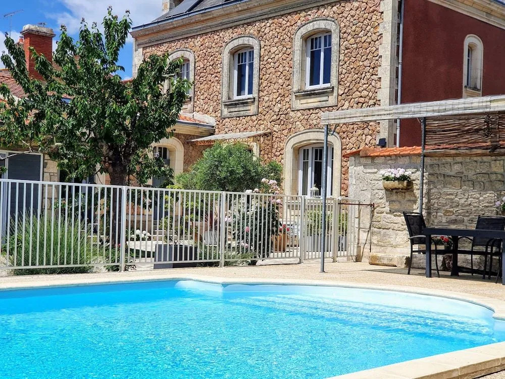 La Villa des Roses Gîte Chambres dhôtes Piscine chauffée