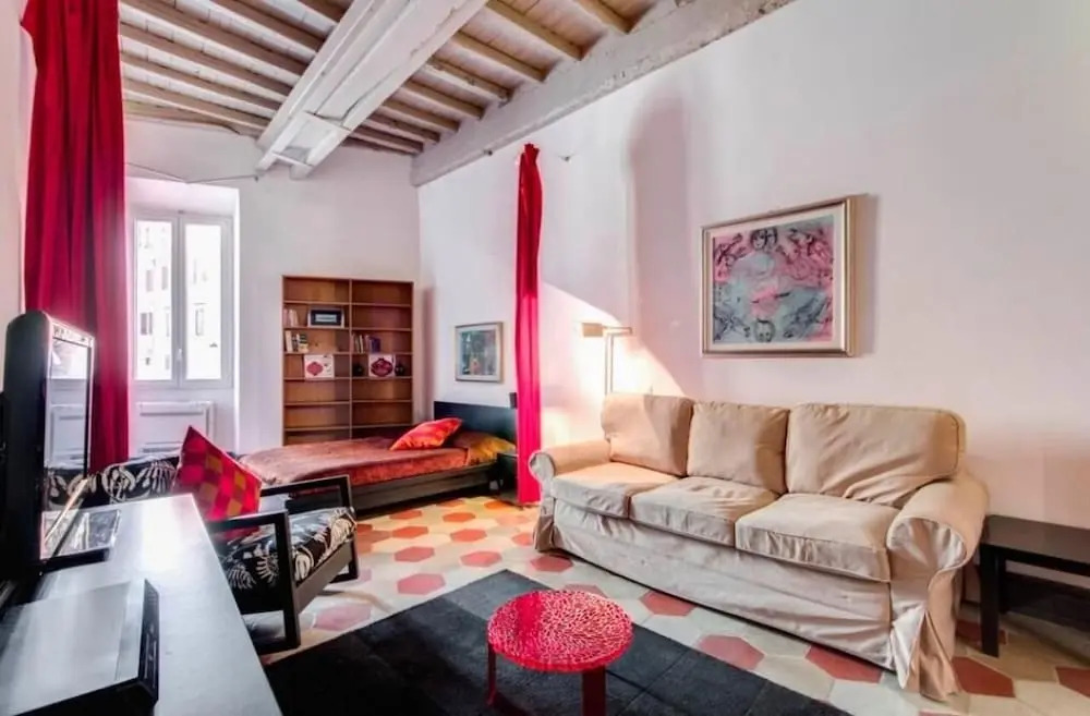 Apartment in piazza5 Scole, For 5 people, Center of Rome