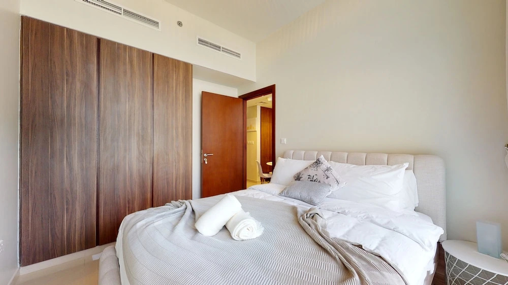 WelHome - Cozy 1BR With Private Balcony Steps From the Canal