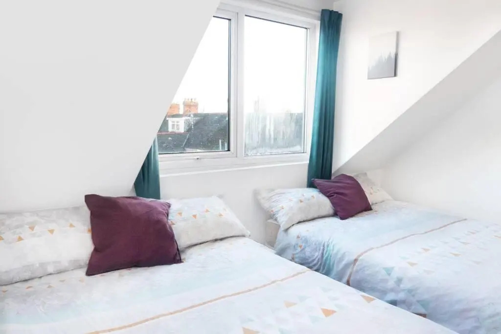 Block of apartments for up to 24 people by centre!