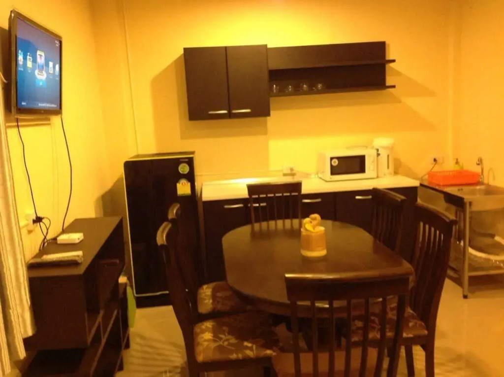 Beehive Patong Hostel