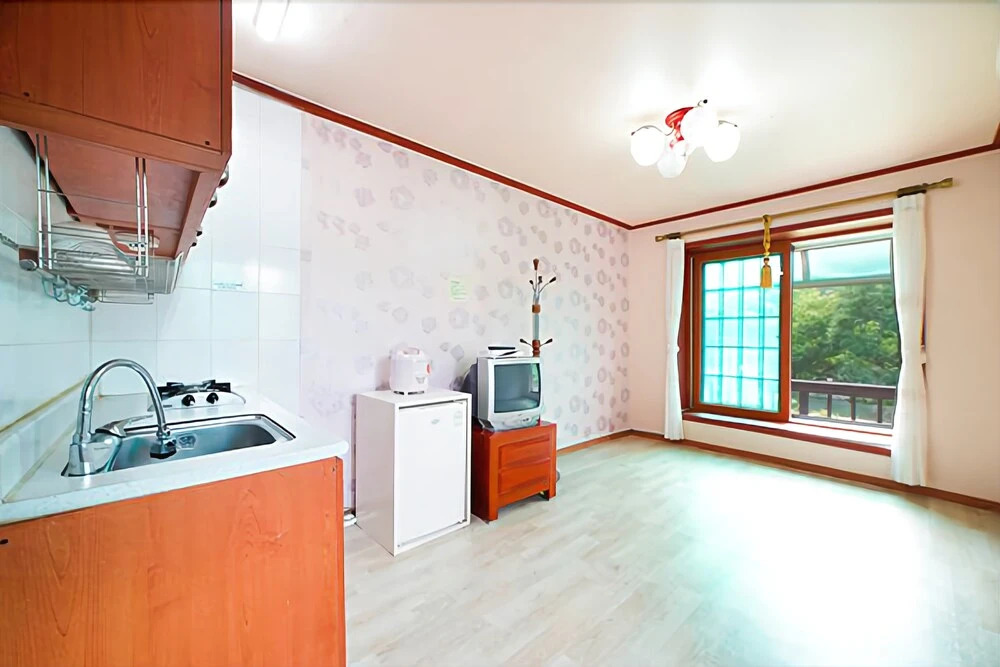 Hongcheon White House Pension