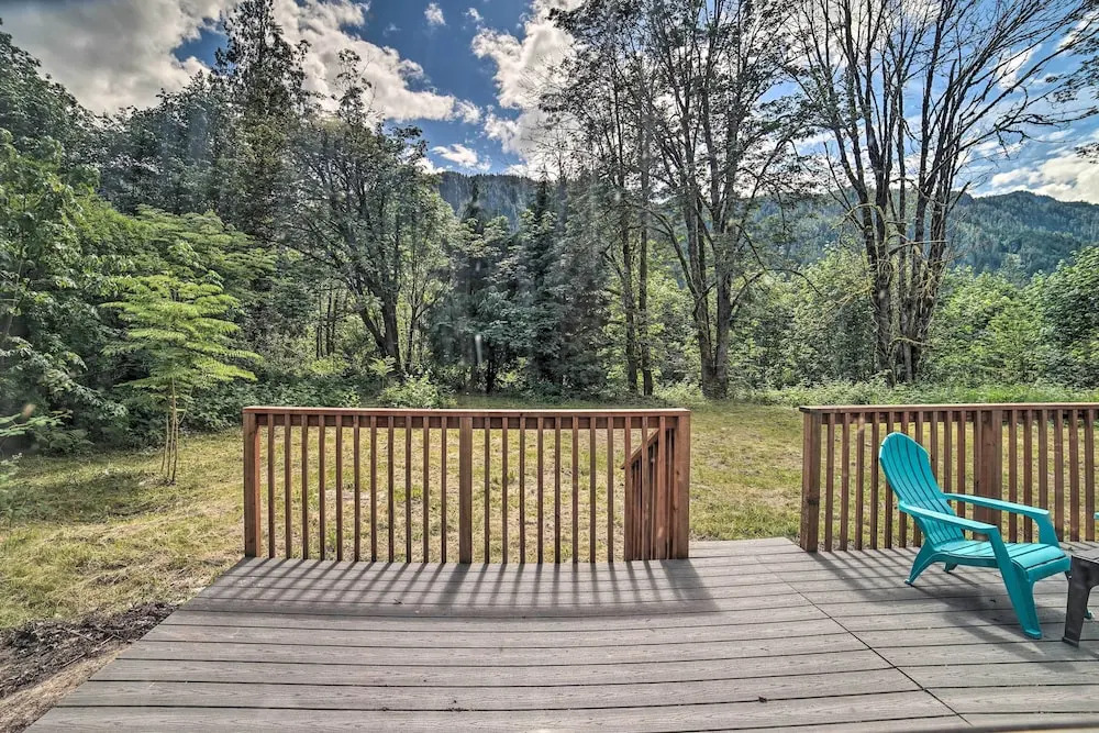 Mtn-View Deck & Fire Pit: Modern Gold Bar Escape