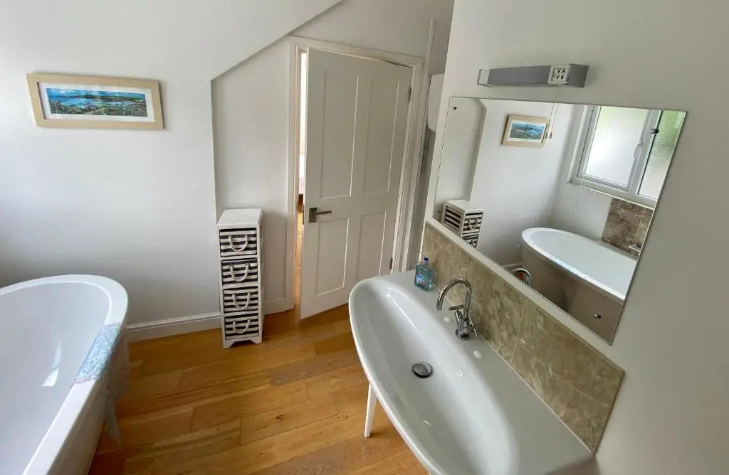 4 bed spacious modern townhouse with spectacular views over the river tamar