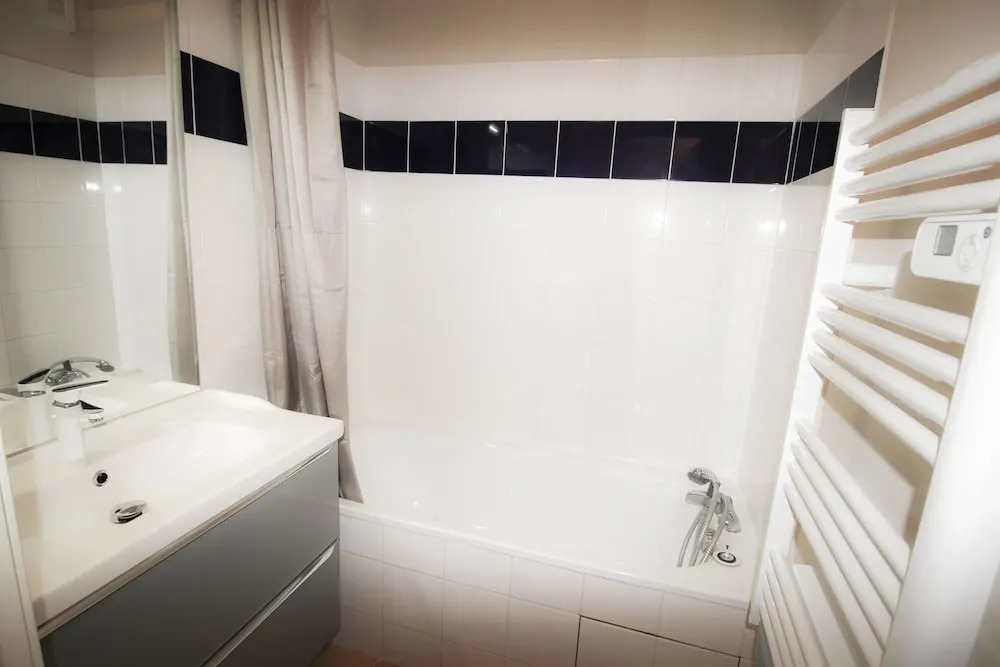 Carcassonne -Terrasse-Parking-WIFI 3lits