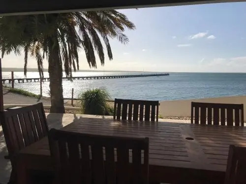 Beachside & Jetty View 6 - Captains Apartment