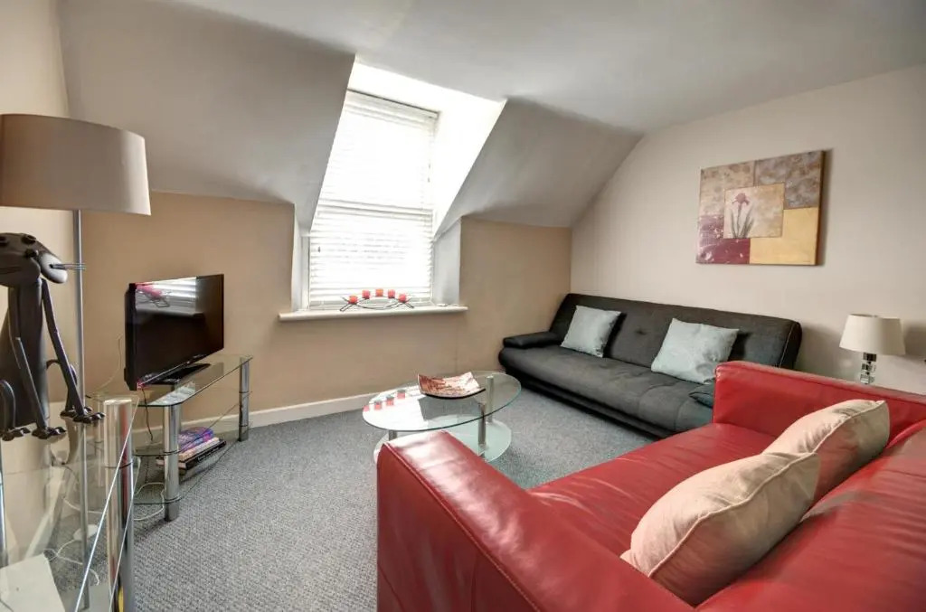 Walkers Court By Treetop Property