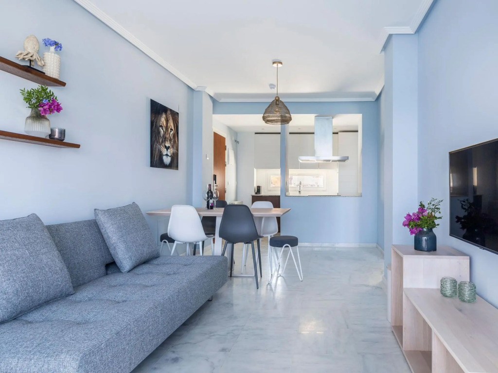 Apartment with spacious roof terrace and sea view