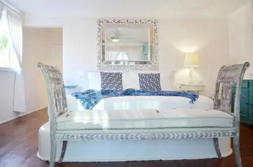 Beach Villas & Apartments Larimar