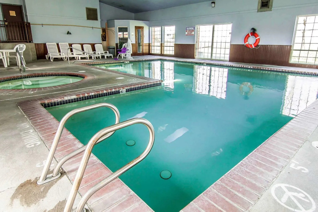 Bridgeway Inn & Suites - Portland Airport