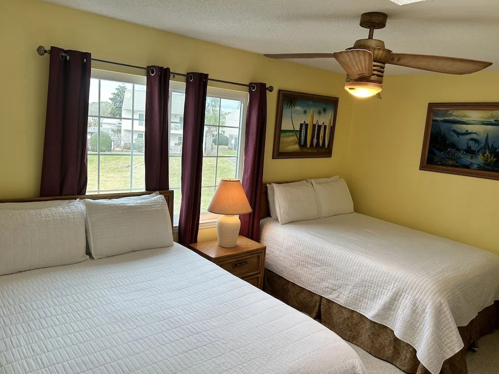 Tropical Hideaway 2 Bedroom Townhouse by RedAwning