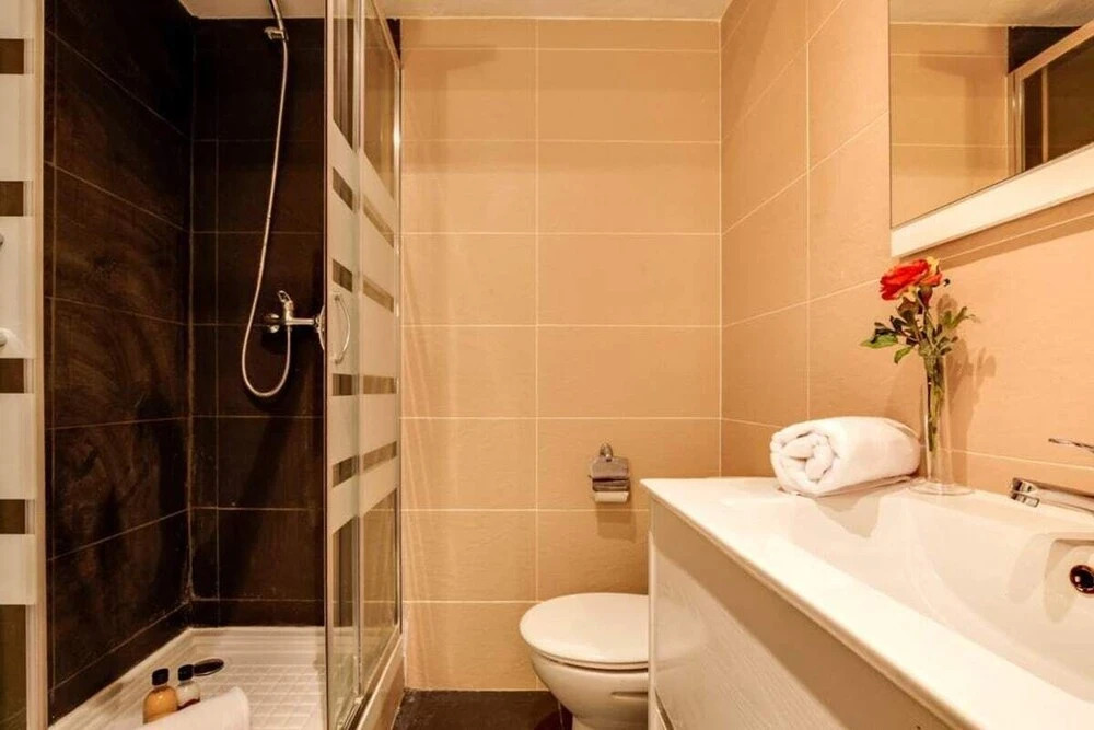 Modern 2 Bed Flat in Trendy Poble Sec