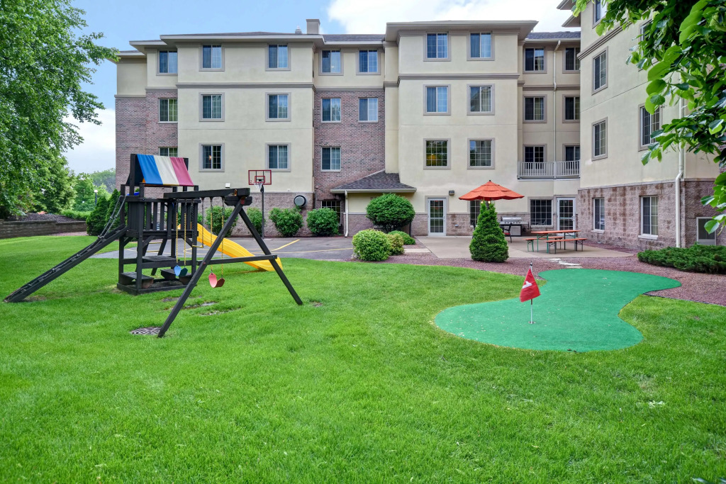 GrandStay Hotel & Suites La Crosse