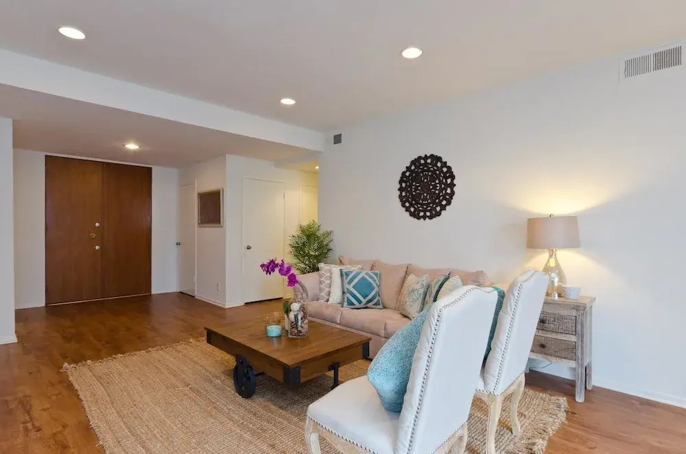 LA058 2 Bedroom Apartment By Senstay