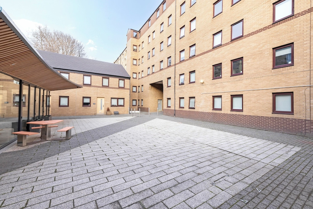 Meadow Court Apartments