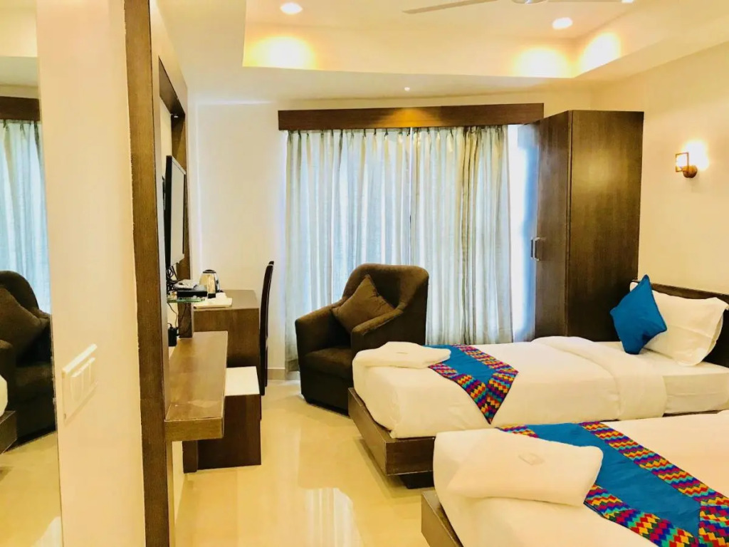 REGALIA INN &SUITES