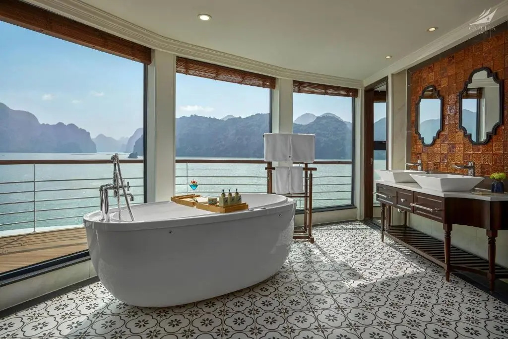 Halong CAPELLACRUISE - Member of Lyra cruise collection