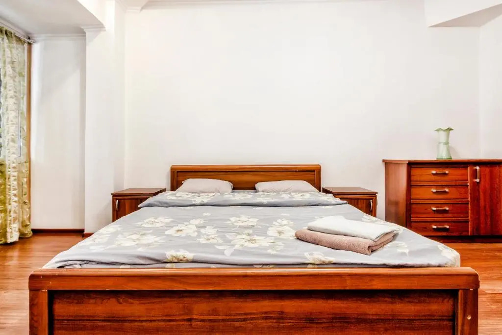 404. Prostornye apartamenty v tsentre