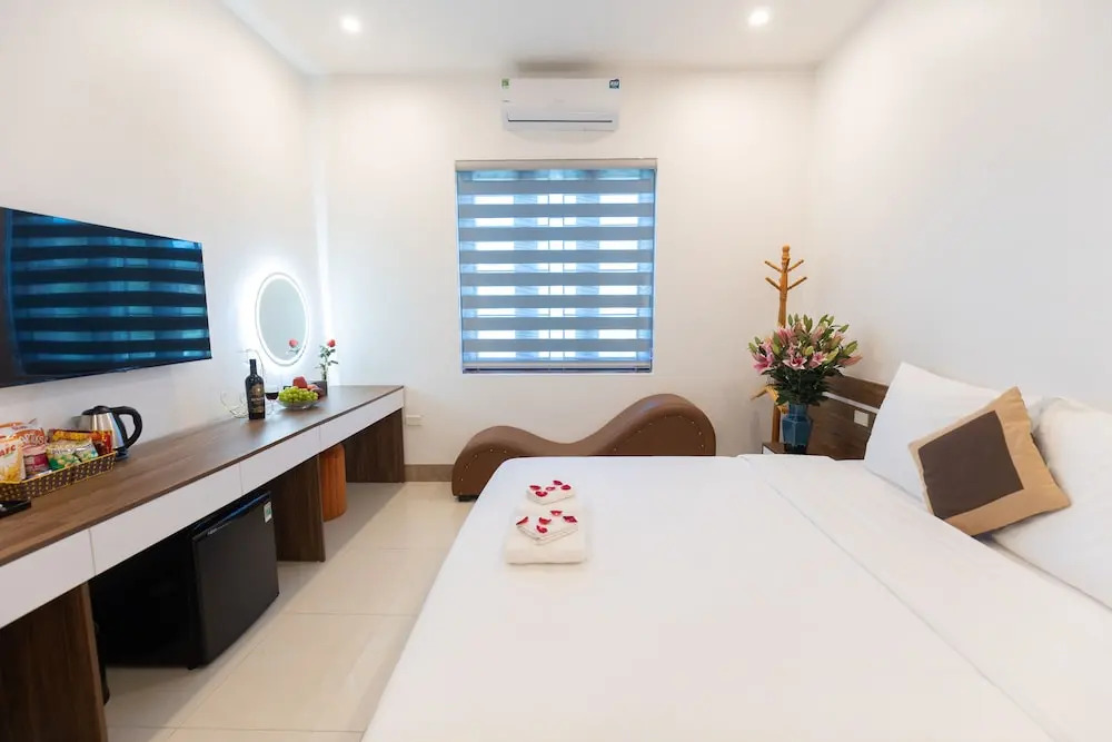 Royal Hotel Sài Đồng - Long Biên
