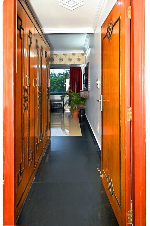 Hotel Rajhans International