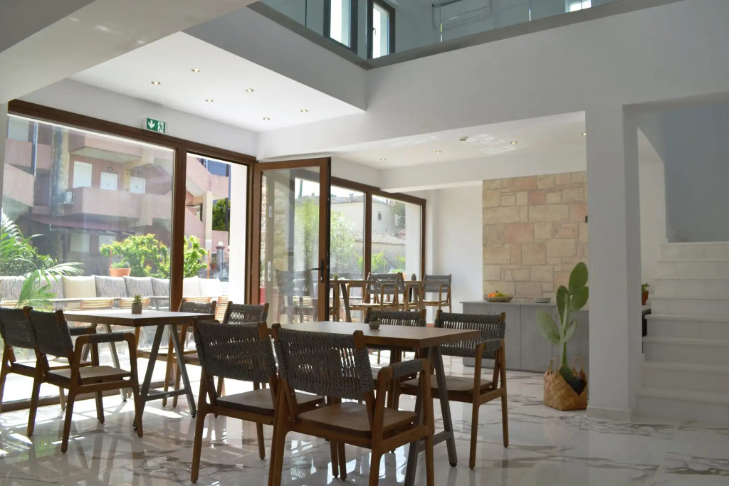 Iades Hotel