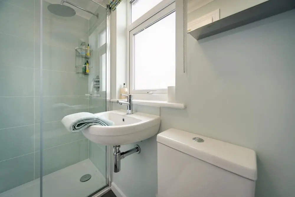 Super 5 Bedroom Family Friendly Retreat Rustington