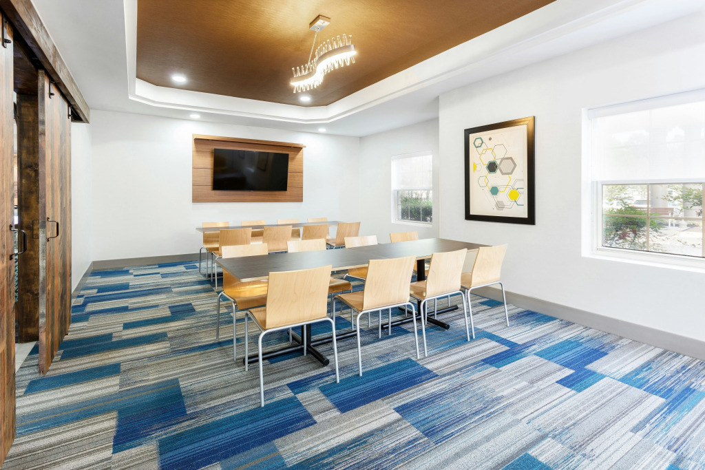 Holiday Inn Express & Suites Williamsburg by IHG