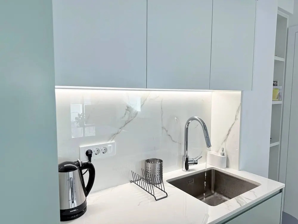Azure Loft - 3min Walk to Beach, 10min to Old Town