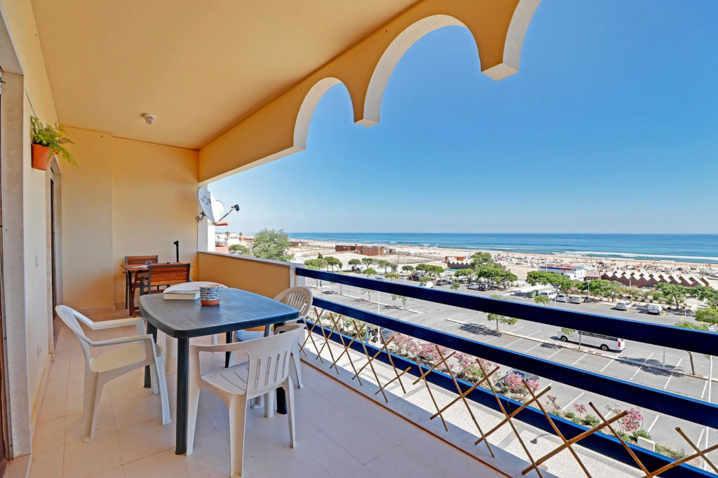 Monte Gordo Beachview 2 by Homing