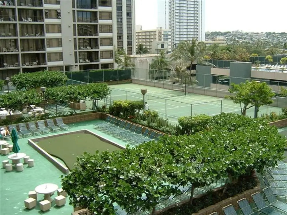 2-2504 Waikiki Banyan