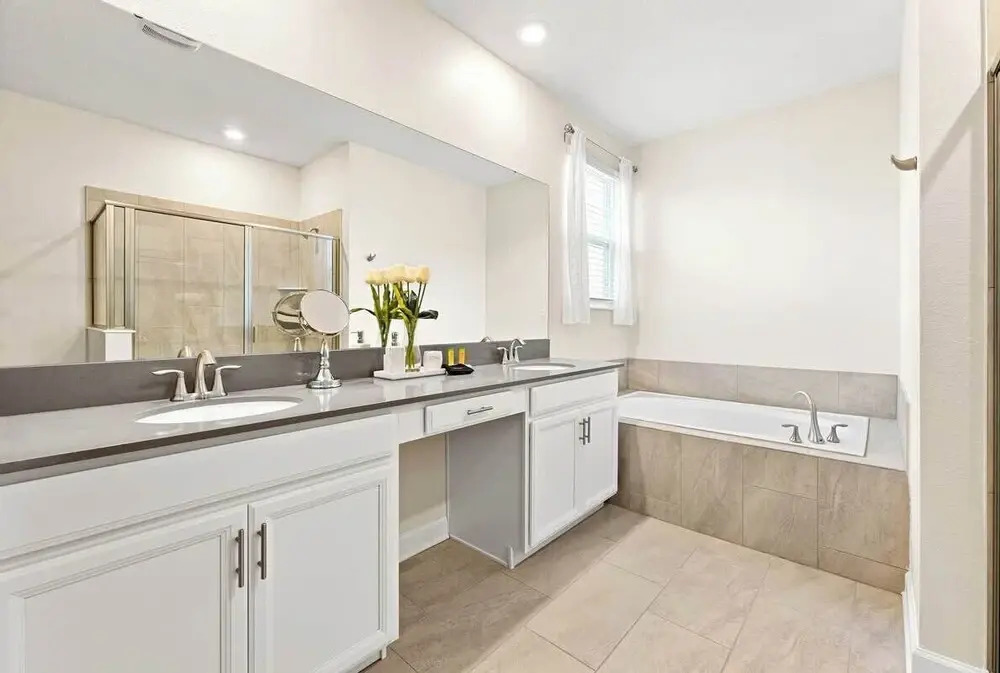 Sophisticated 6BR at Storey Lake