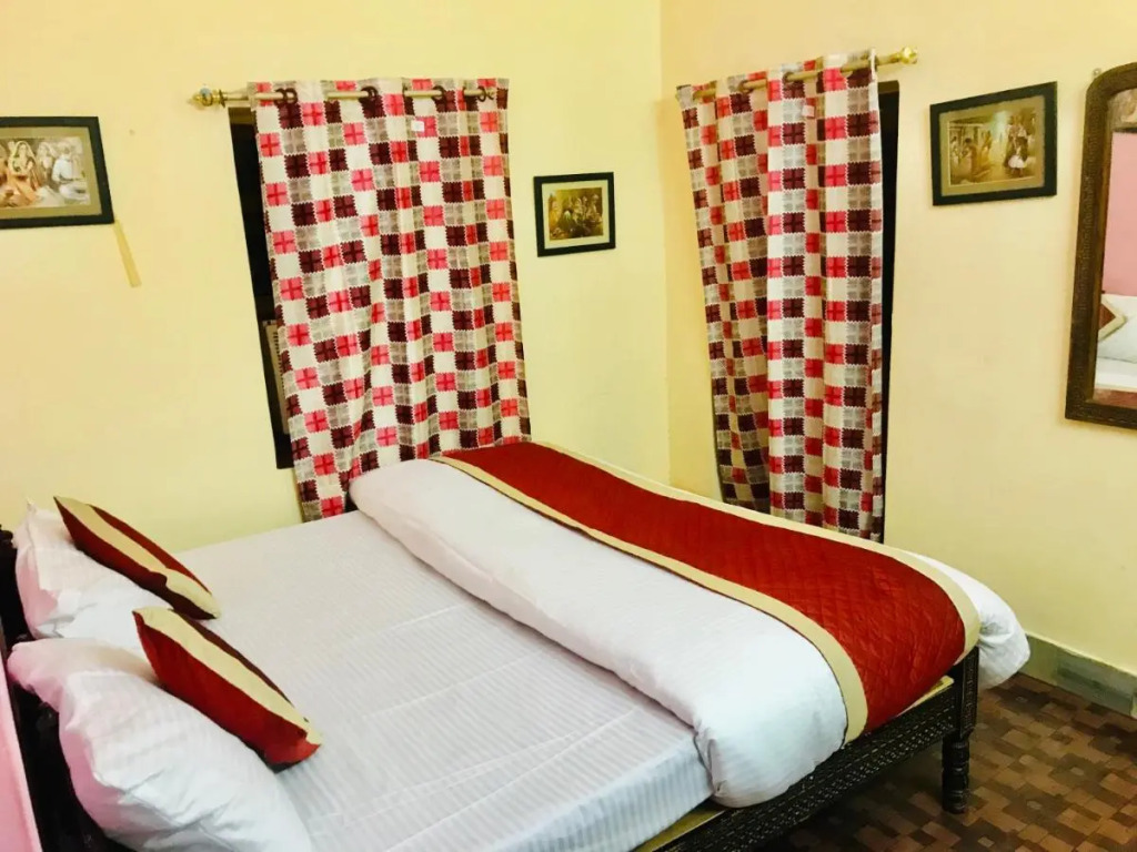 Hotel Golden City with Swimming Pool