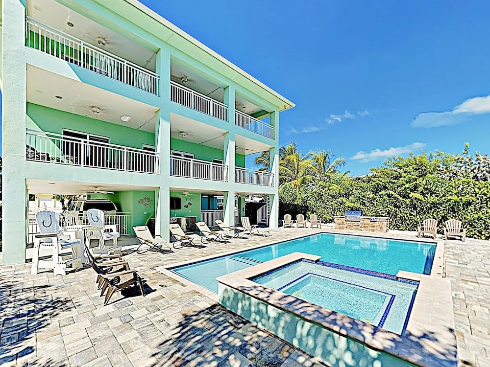 Modern Coco Plum W/ Pool, Hot Tub & Dock! 4 Bedroom Home