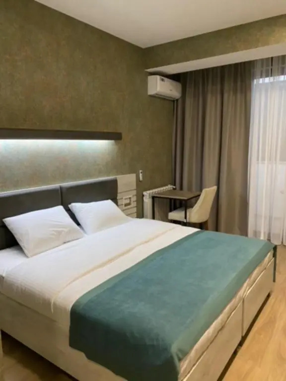 Round Garden Hotel