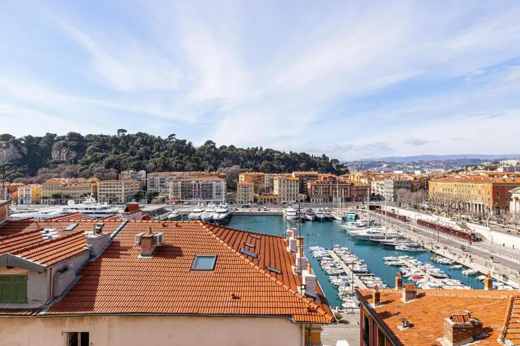 Extraordinary View on Port and Castle Hill - 1 Bdr & Parking