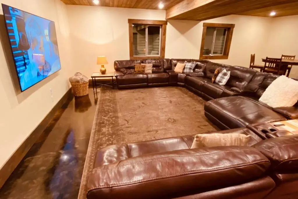 Yellowstone Crossing Lodge
